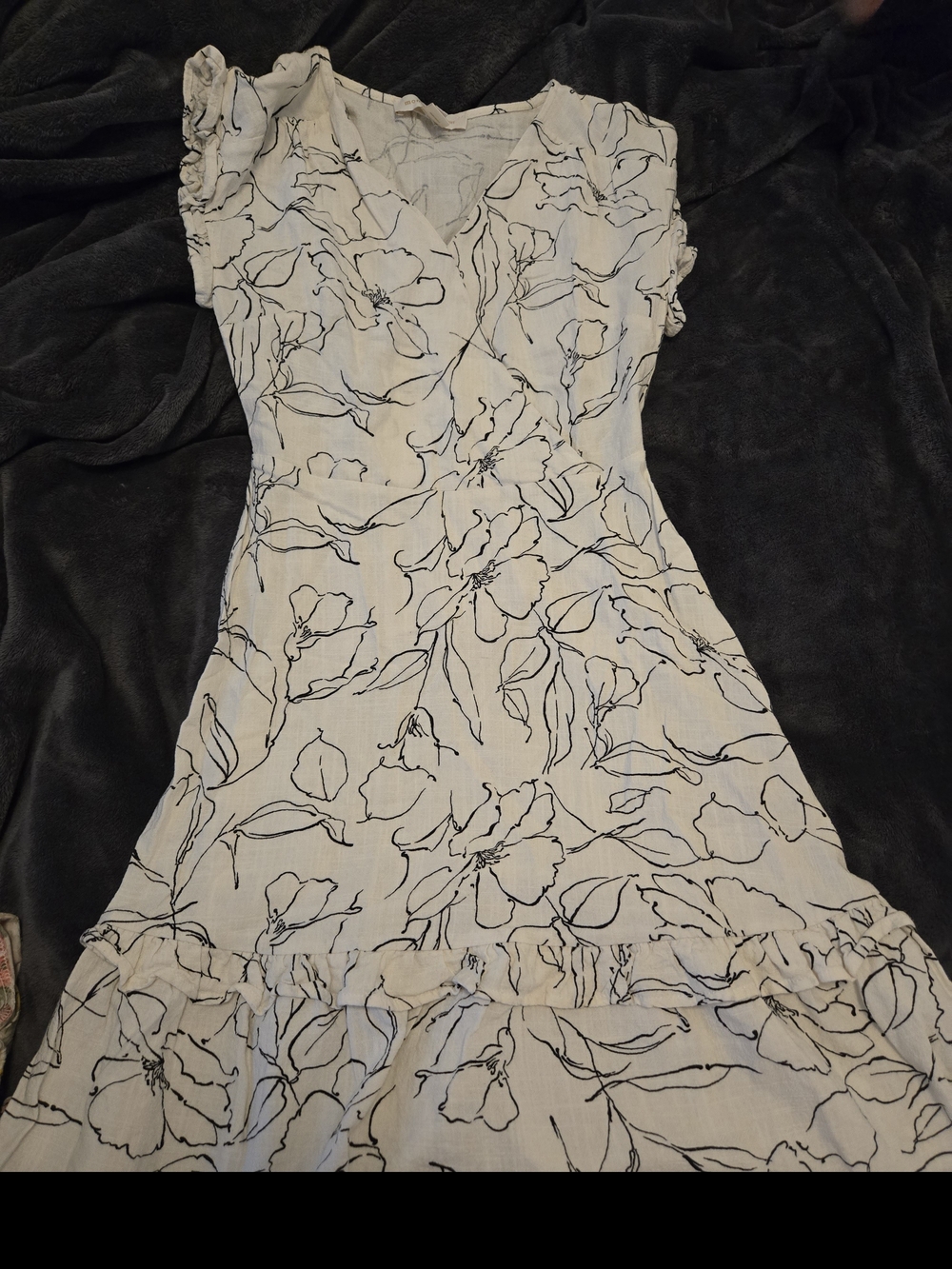 Floral Wrap-Style White and Black Women’s Dress